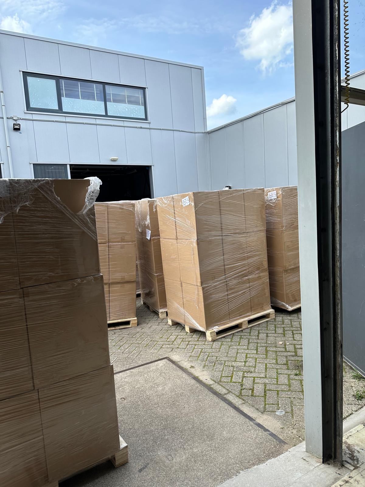 De eerste levering van de eerste klant van RTM Fulfilment, pallets in plastic gewikkeld voor het 100m2 pand